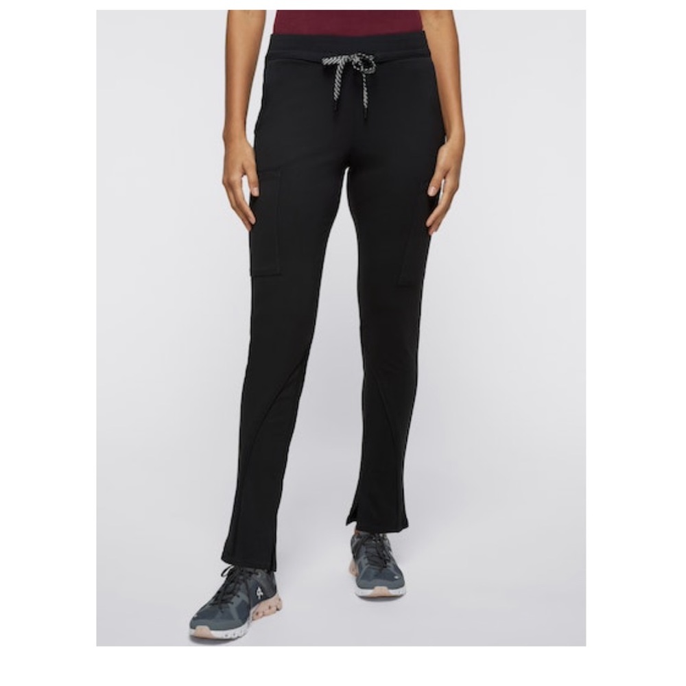 Jaanuu women’s cargo scrub